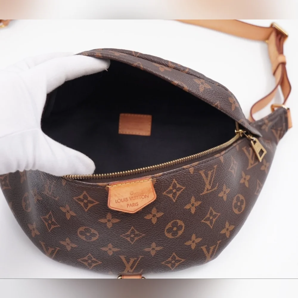❌️❌️SOLD❌️❌️CA60 💚 Louis Vuitton Monogram Canvas Bum Bag - Picture 13 of 14